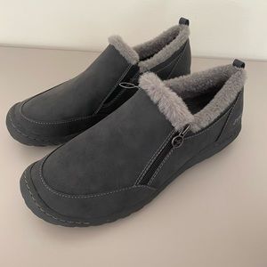 Jsport Elenor New Without Tags Memory Foam Faux Fur Faux Leather Skip on.